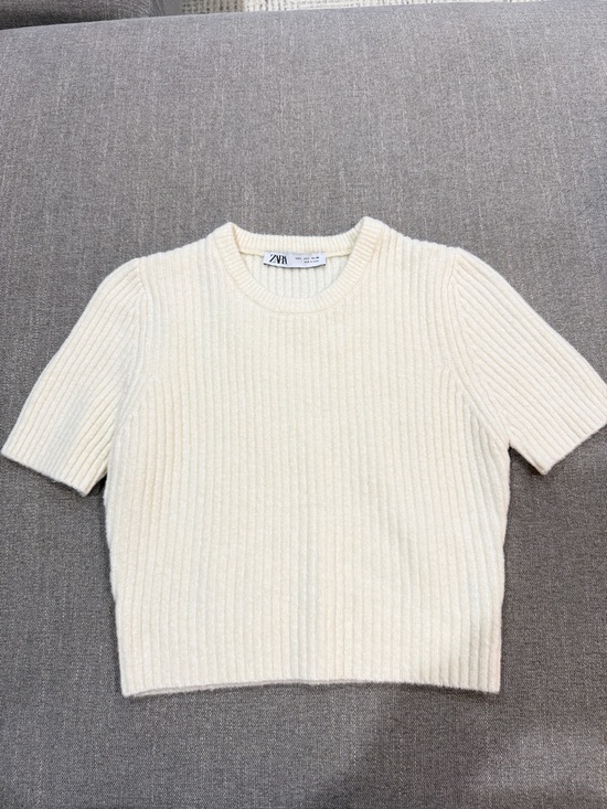 Zara Tops - Zara Ivory Ribbed Short Sleeve Top